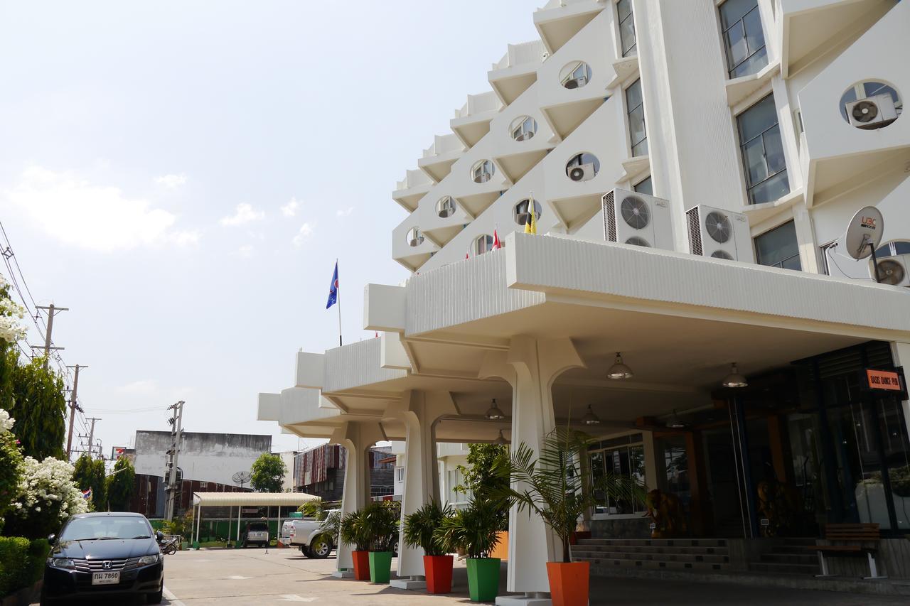 Lertnimit Hotel Chaiyaphum Exterior photo