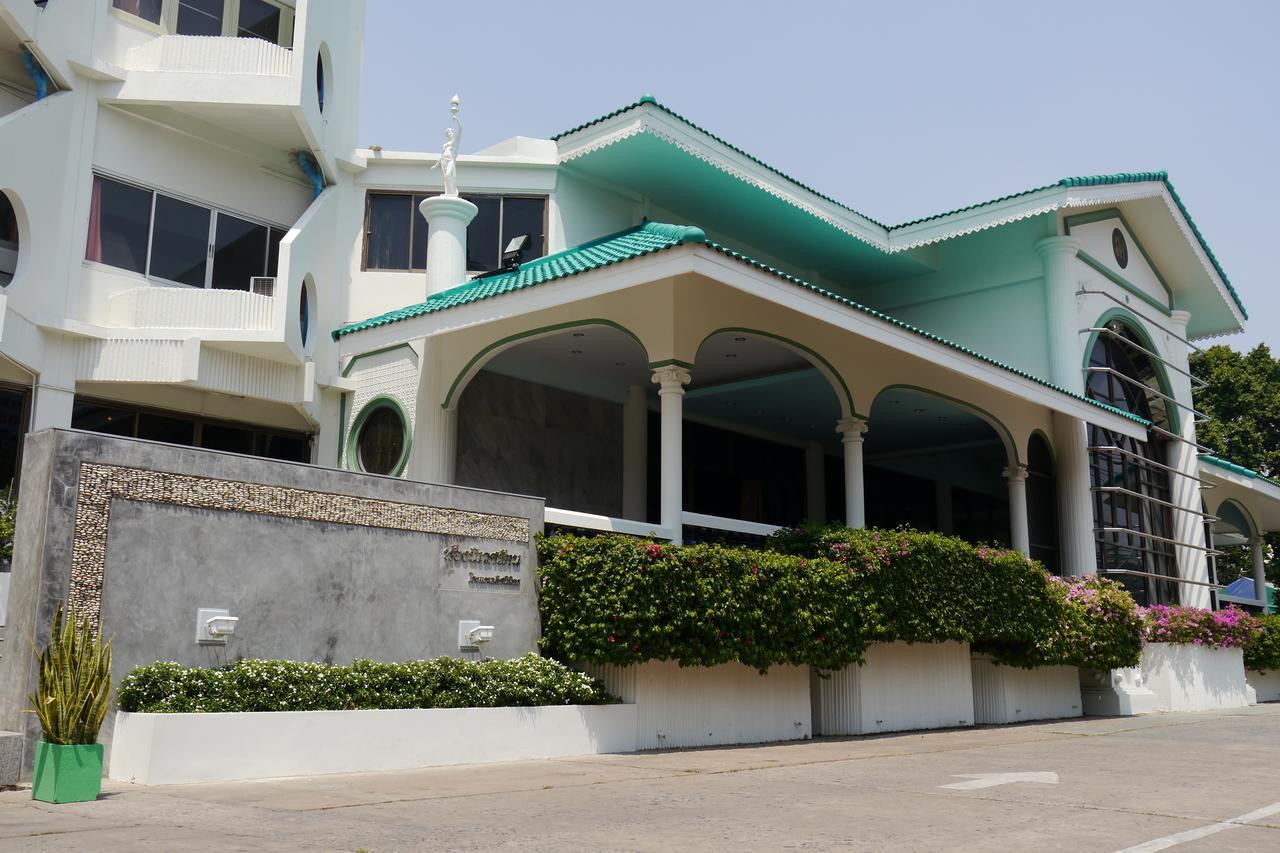 Lertnimit Hotel Chaiyaphum Exterior photo